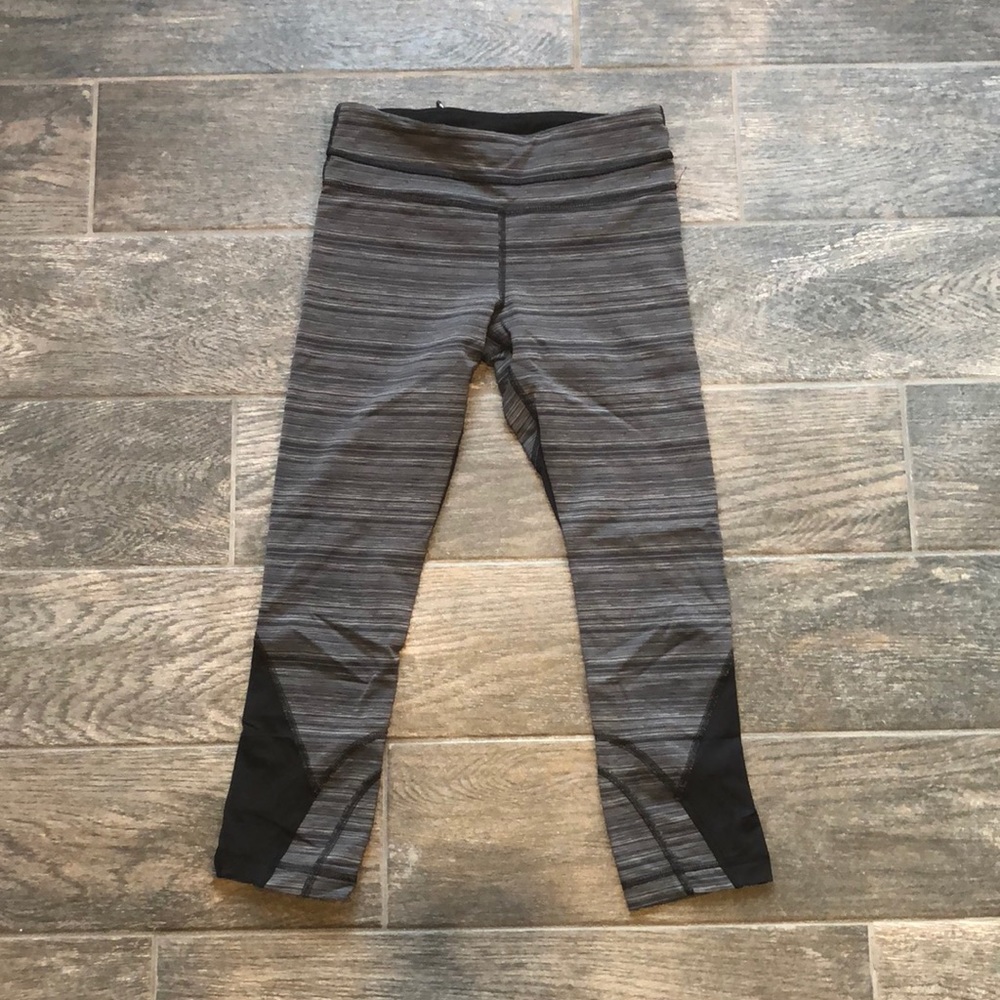 LULULEMON CROP PANTS GREY AND BLACK STRIPPED